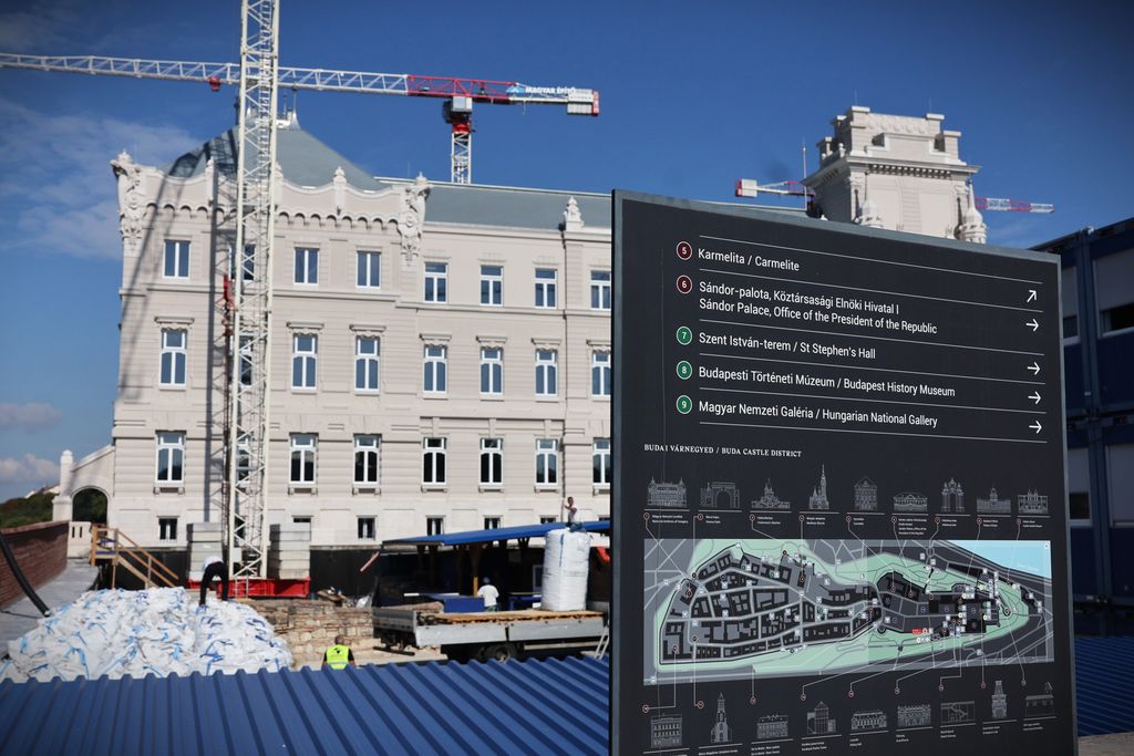 Ez a Tisza-kormány első torzója: fotókon a budai vár újjáépítése, félkészen hagyják a világörökséget