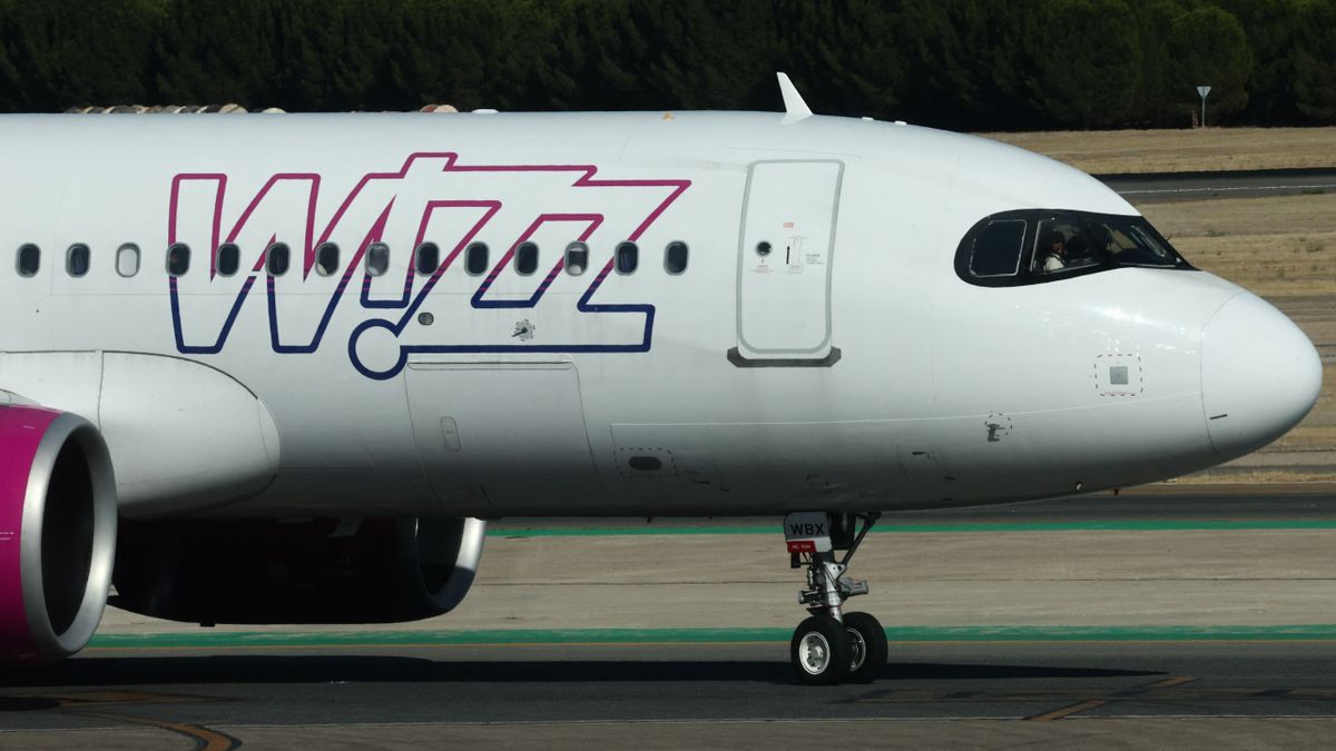 Vérfagyasztó, ami a Wizz Air járatán történt: felszállás közben vették csak észre, hogy berepedt az A321neo ablaka – nem lehetett továbbrepülni a géppel, azonnal cselekedett a pilóta