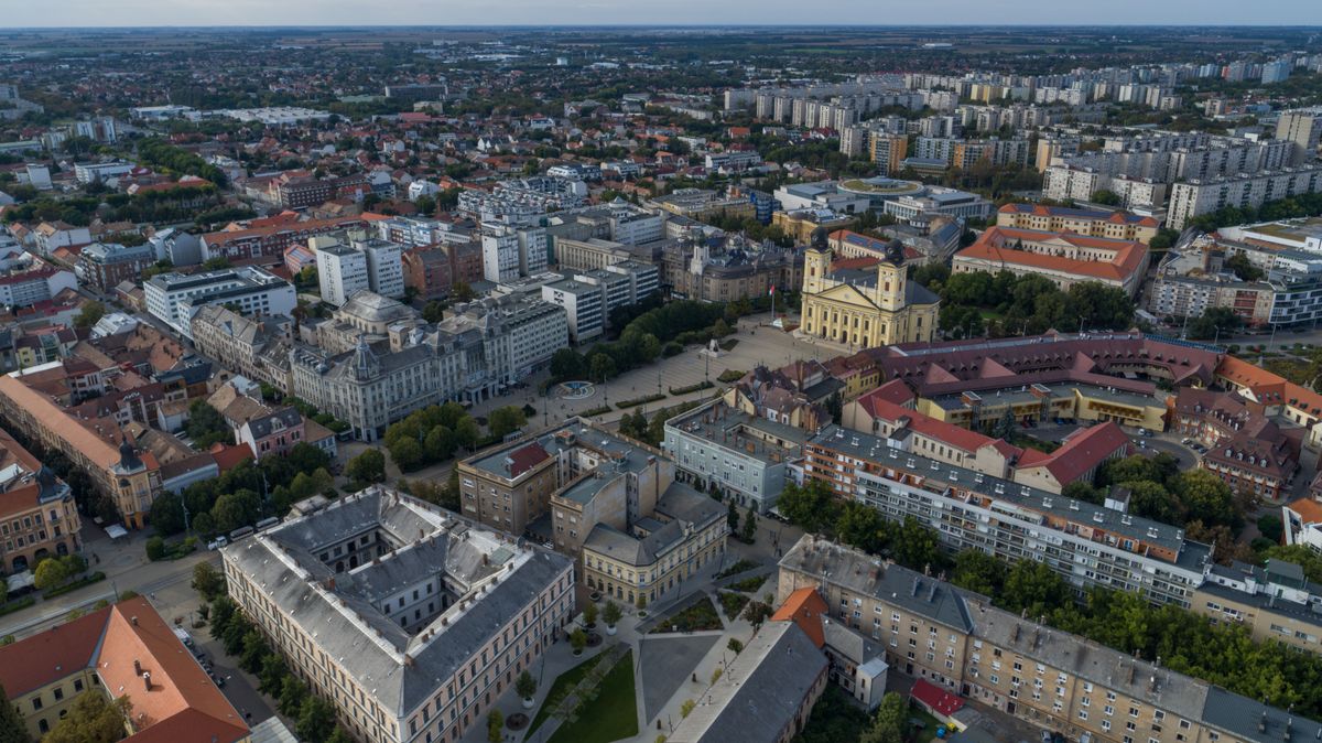 Csokonai,Theatre,Renovated,Building,2023, délibáb