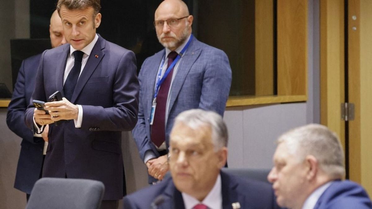 Macron uniós kerékkötőnek állt Fico mellé: Orbán Viktor nem tudta levetetni a szankciós listáról az orosz milliárdost, most ők akarják 