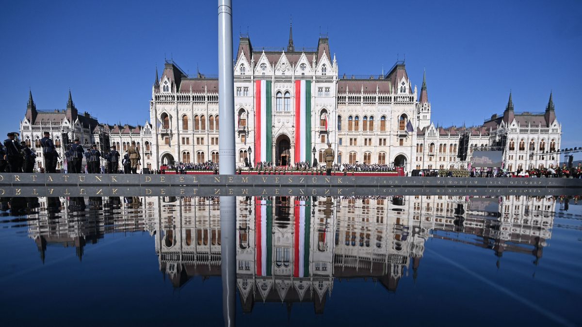 Kossuth tér, parlament, demonstráció