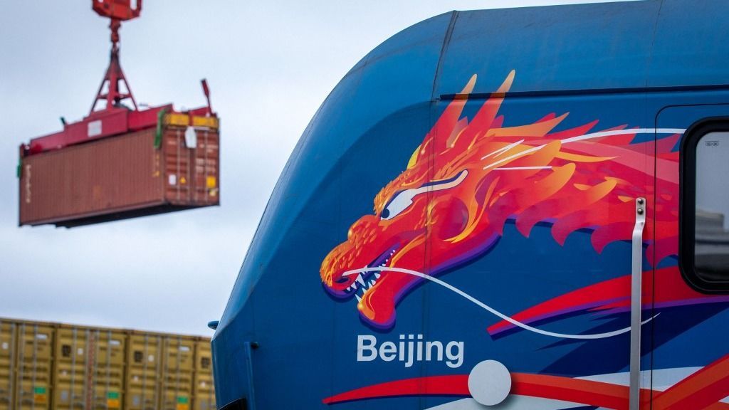 zöld,First ship of a new Silk Road arrives