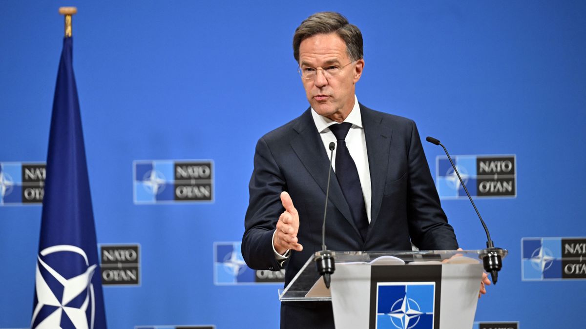 Félelmetes: kimondta a NATO főtitkára, kevés fegyver gyárt Európa, itt az idő átállítani a gazdaságokat hadigazdálkodásra