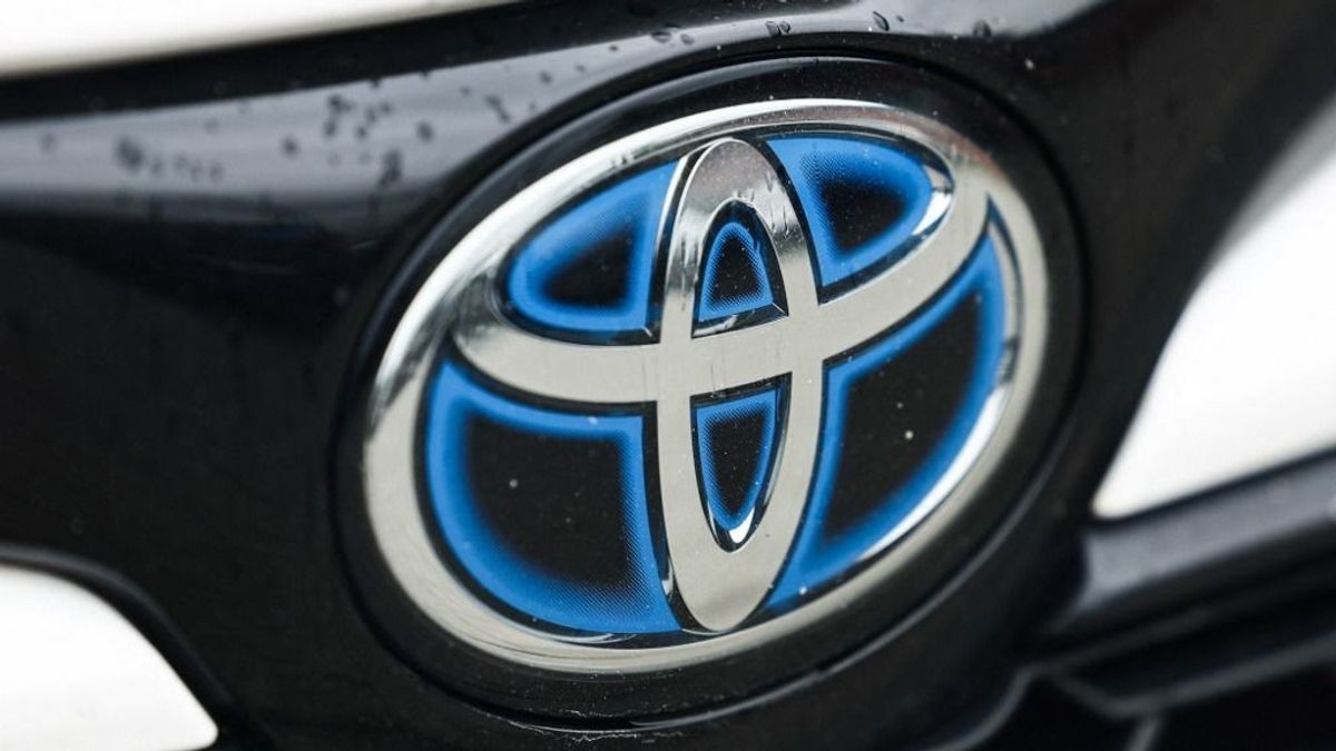 Szenvednek a japán autógyártók az erős jentől, a Toyota jár a legrosszabbul 
