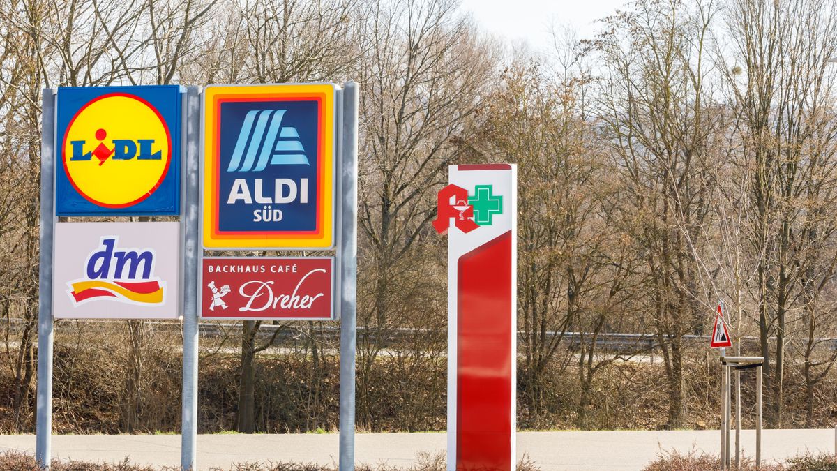 Baden-oos,,Germany,-,March,07,,2021,Close-up,Of,Advertising,Signs, Lidl