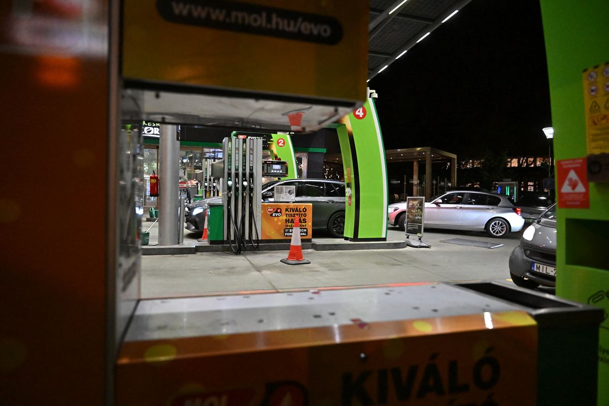 Mol, benzinkút, tankolás, üzemanyag