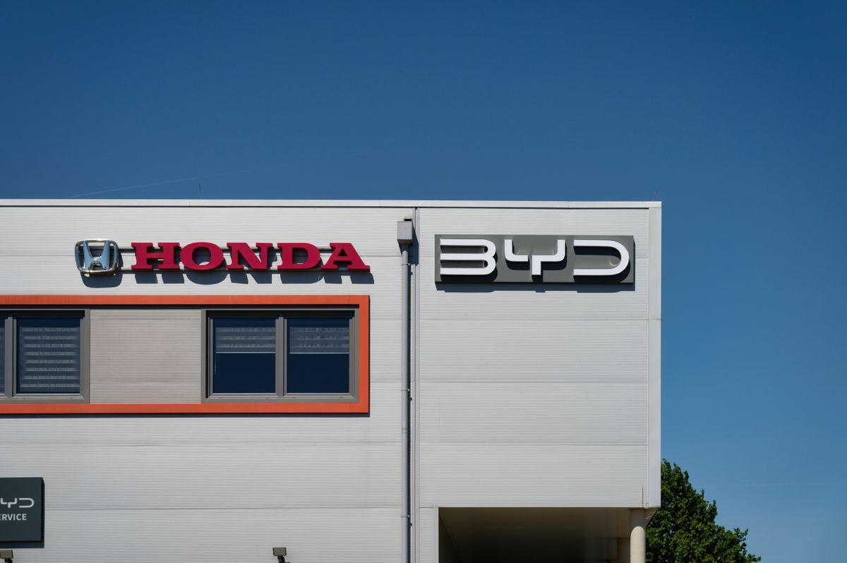 Cologne,,Germany,April,29,2026:,Exterior,Of,A,Multi-brand,Car Honda japán BYD kína