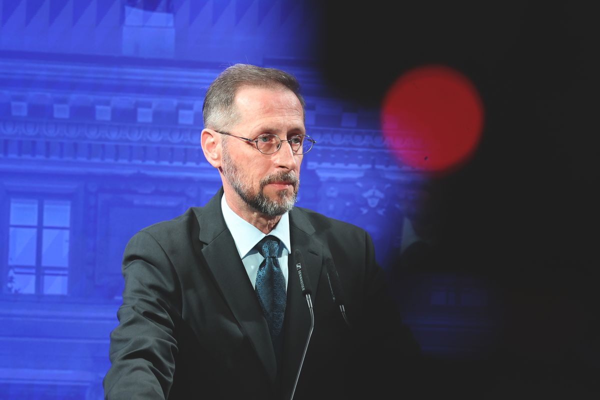 Varga Mihály és az MNB aligha áll le a szakemberek szerint, miközben a magyar infláció álmélkodtató pályára került