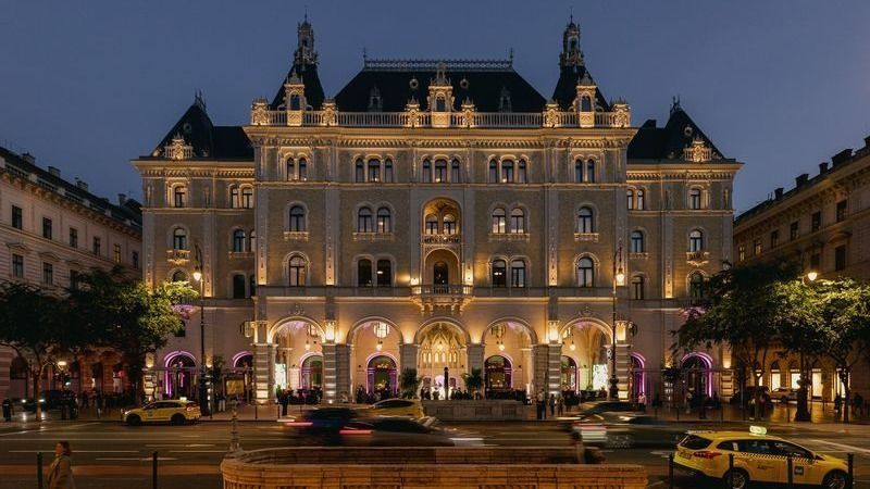 W Budapest hotel szálloda turizmus Michelin