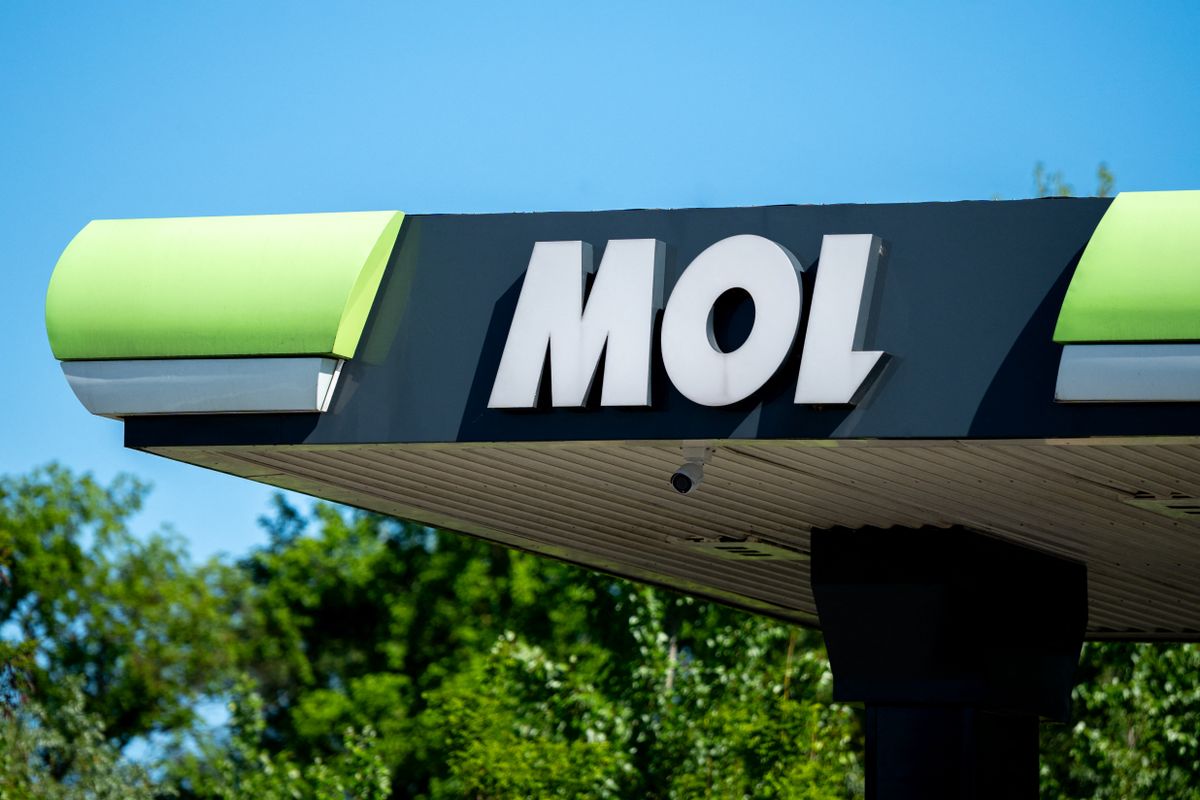 MOL