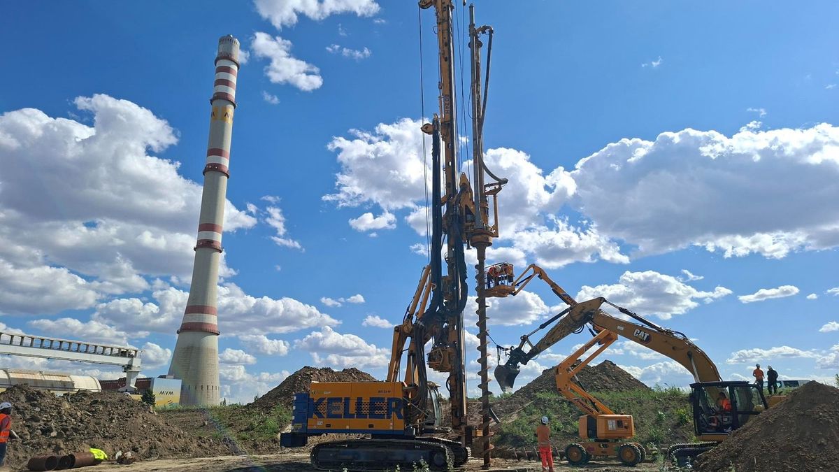 Ilyen még nem volt, épül Magyarország új erőműve: ez lesz az egyik legnagyobb, az MVM mellé olasz és török óriáscégek is beszálltak – 2000 betoncölöpöt vernek le a földbe