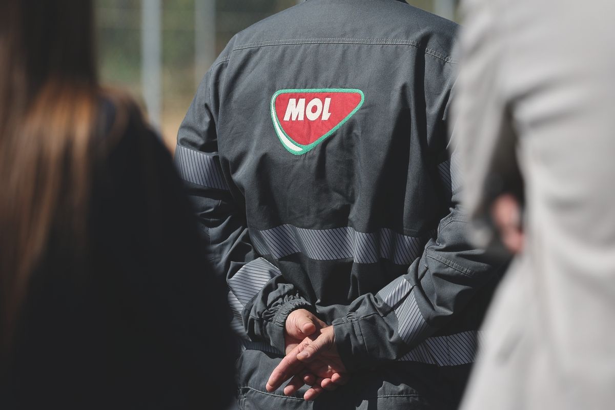 Mol