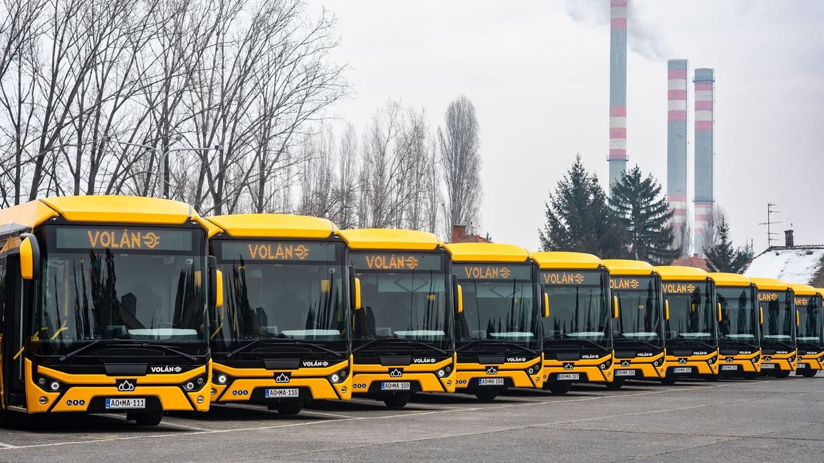 volán busz húsvét