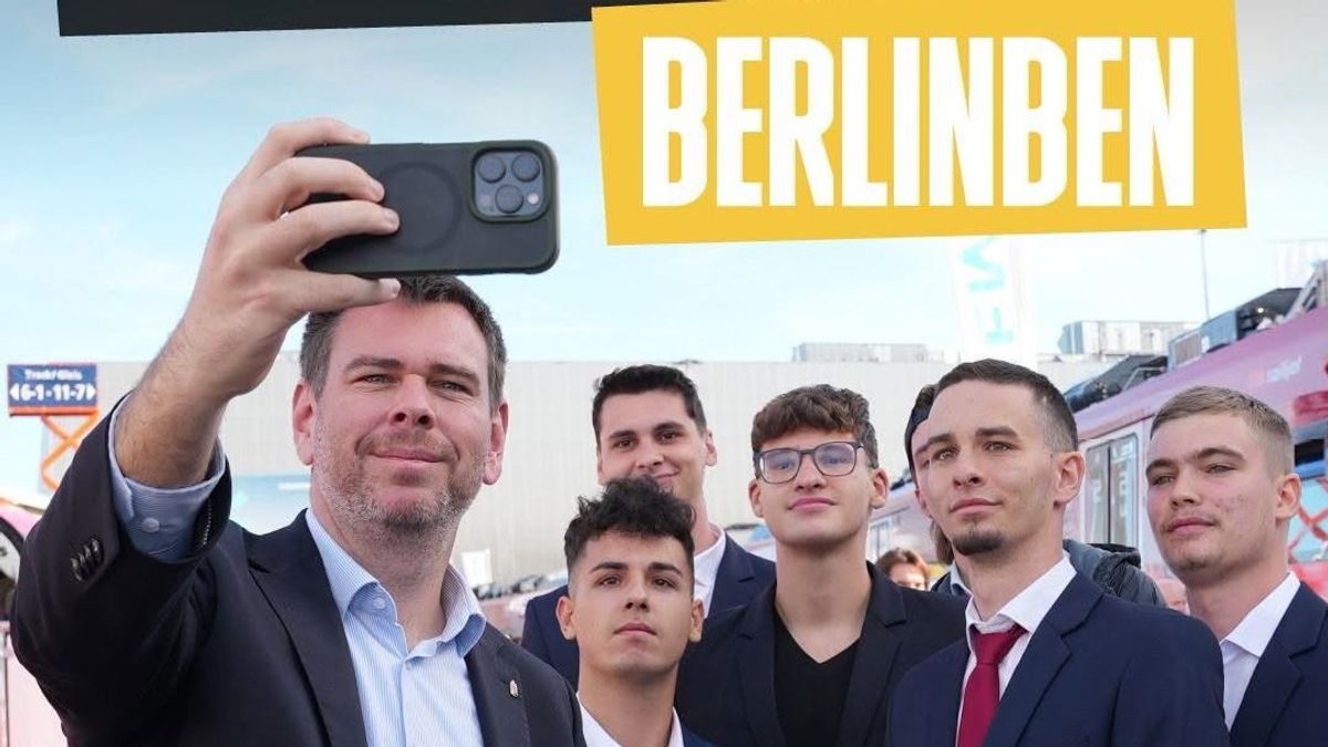 Vitézy Dávid Berlinben járt és mindjárt a zsebéhez kapott: erre cserélődne a magyar Bzmot