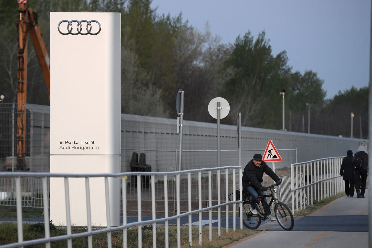 A győri Audi-gyár egyik bejárata