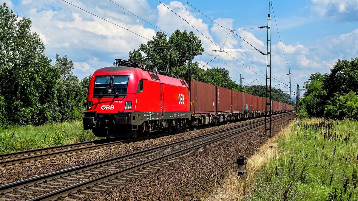 Vége, elköszönt a MÁV-vezér a tízezer lóerős monstrumoktól: nem szolgál többé a vasúttársaságnál a legendás mozdony – „Eljött az idő, köszönjük!" 