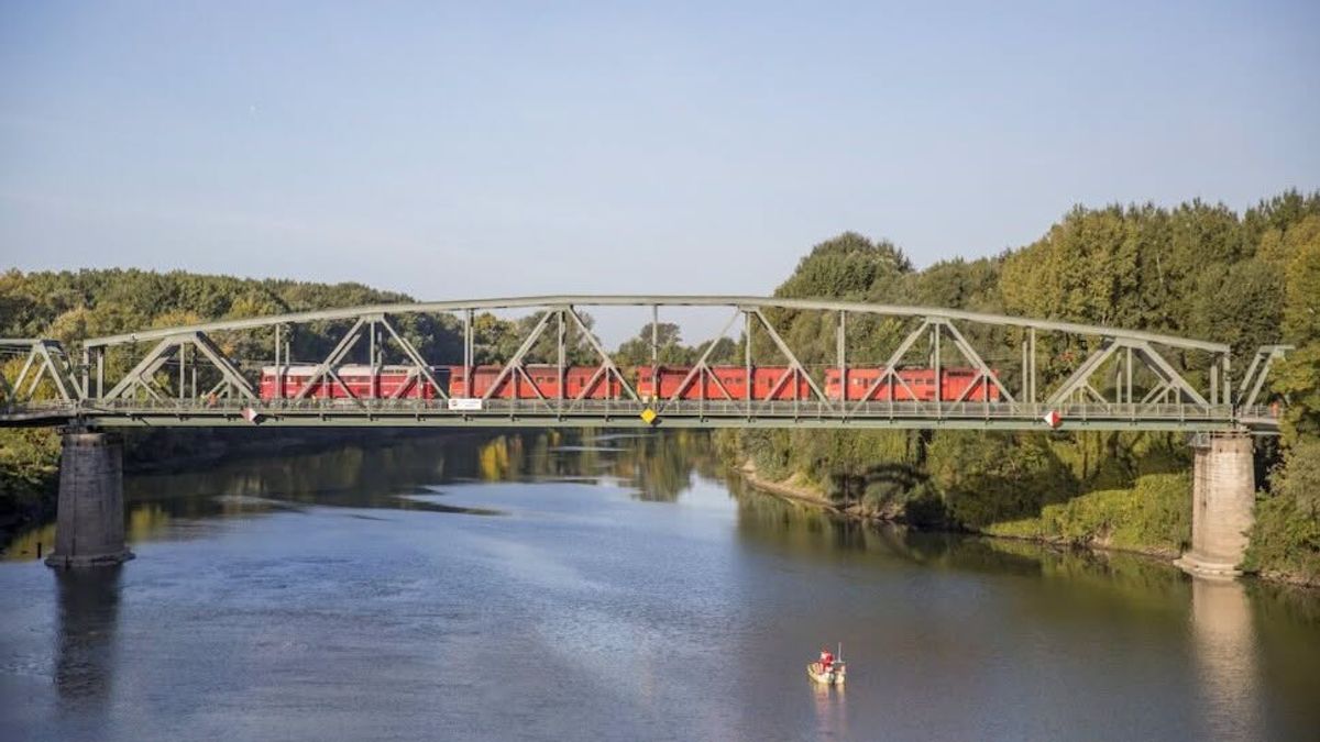 Van baj, ismeretlen okokól megrepedt a Tisza-híd – a Swietelsky újította fel, még nem kaptak garanciális megkeresést