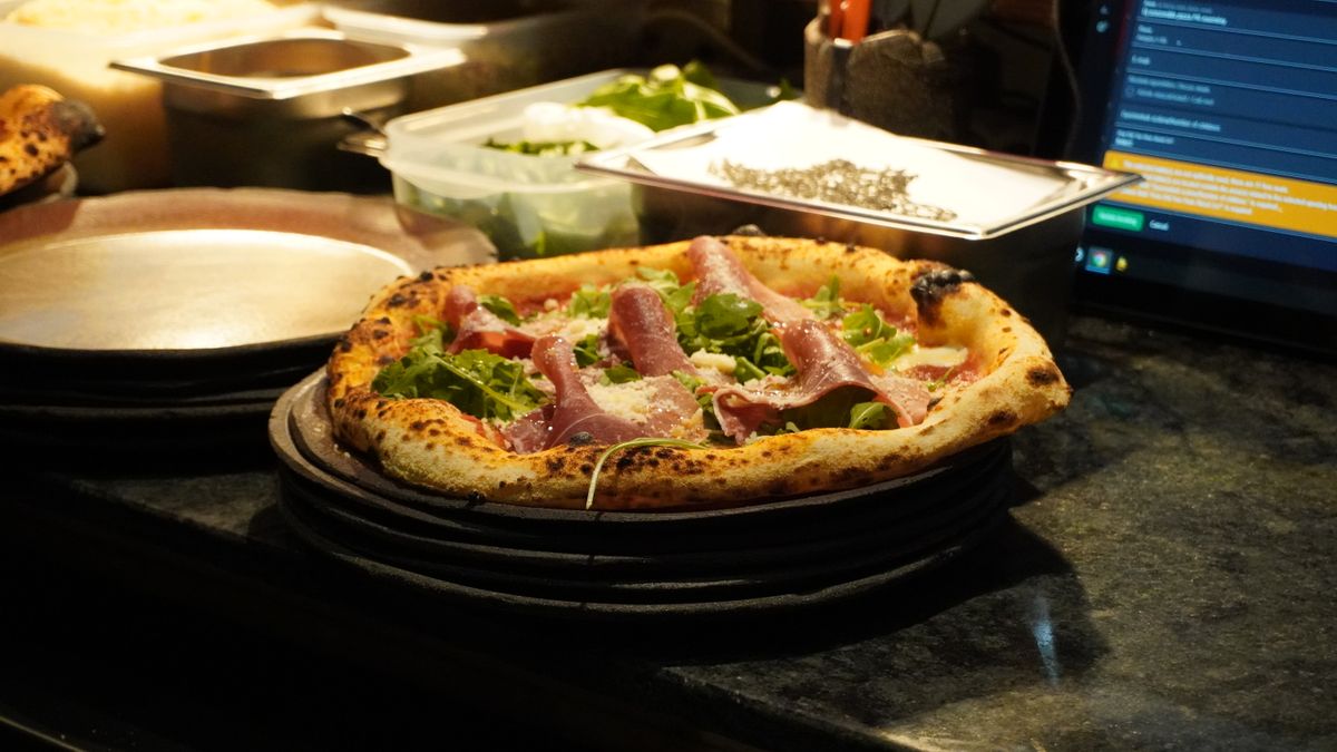 HÉTVÉGÉRE Különleges pizzával rukkolt elő a magyar étterem – a cég hagyományos ízeire már le is csapott a Spar