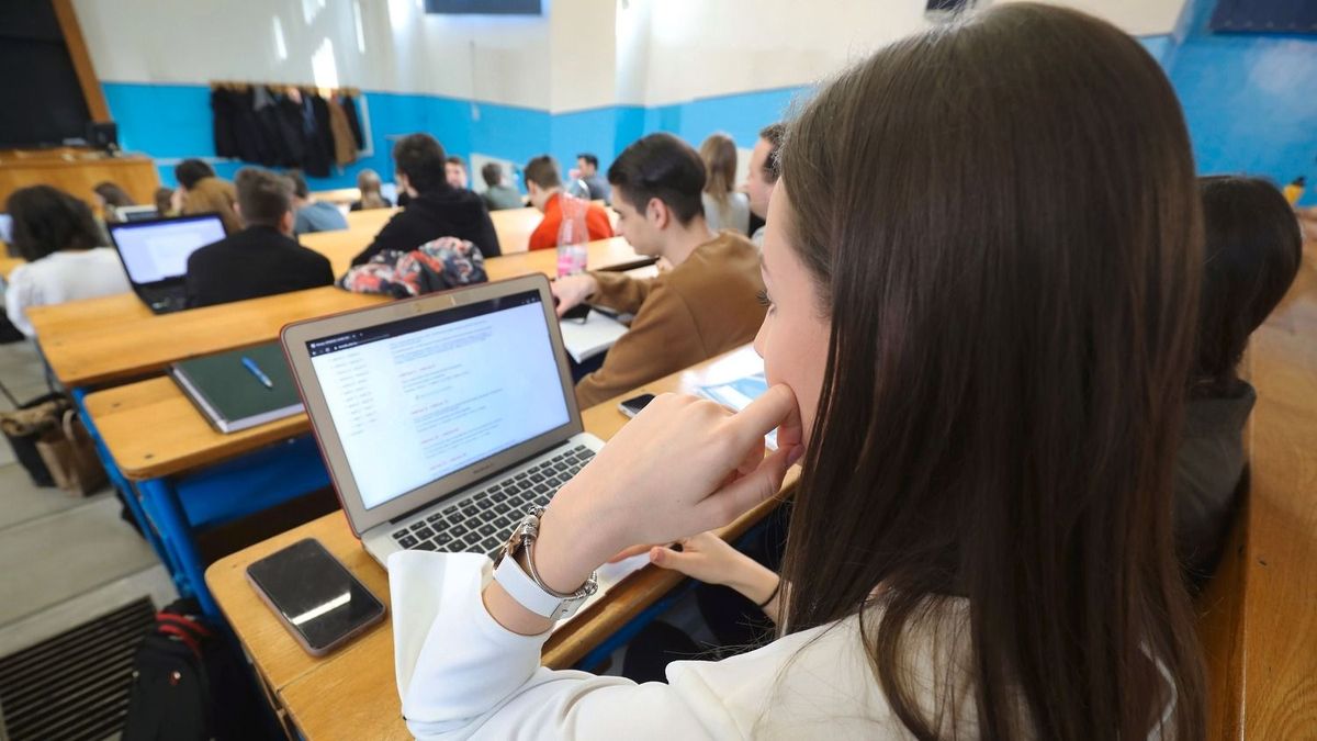 Magyarország újra csatlakozik a legfontosabb EU-s kutatásokhoz, ismét elérhetővé válik az Erasmus a felsőoktatásban 
