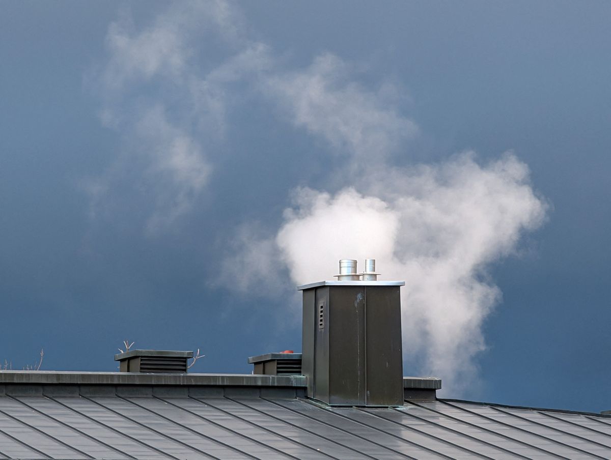 energiaárak,Residential Chimney Smoke And Rising Heating Costs In Germany