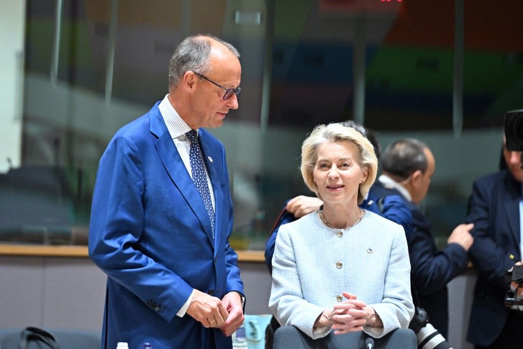Ursula von der Leyen erős Európáról beszél, közben Friedrich Merz a bukás szélére került 