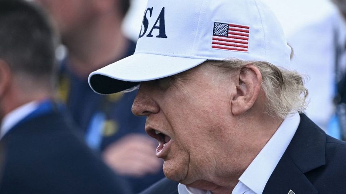 Trump rettenetesen kiakadt Zelenszkijre: "abba kell hagynia az orosz dízelüzemanyag-termelés kiiktatását" 