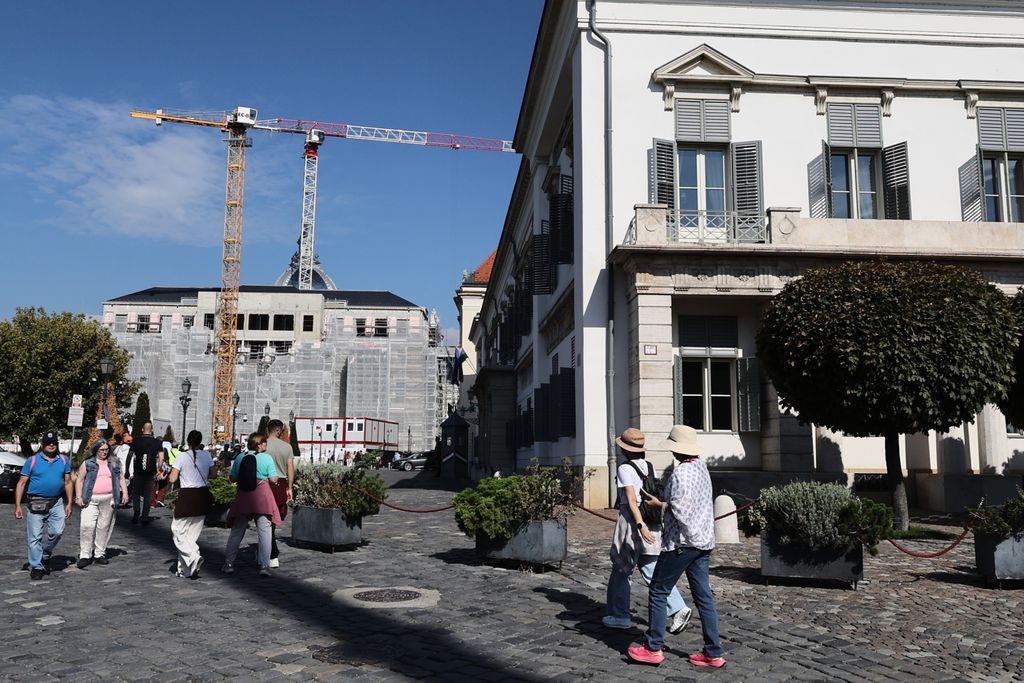 Ez a Tisza-kormány első torzója: fotókon a budai vár újjáépítése, félkészen hagyják a világörökséget