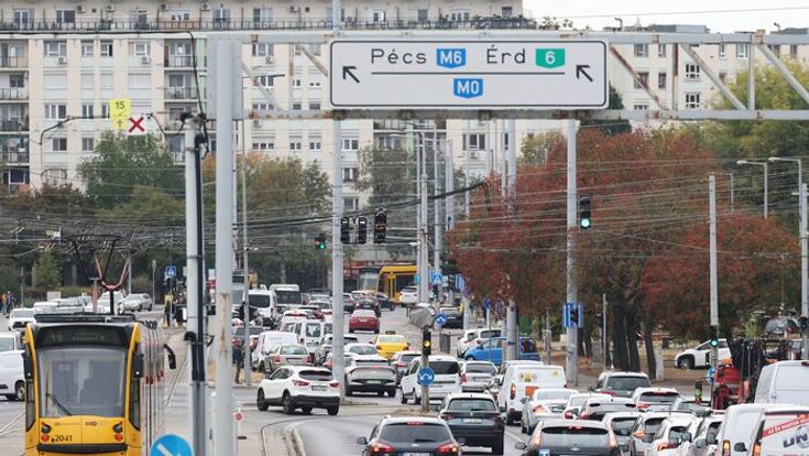 Idegtépő dugók Budapesten, akár órákba is telhet megtenni néhány kilométert