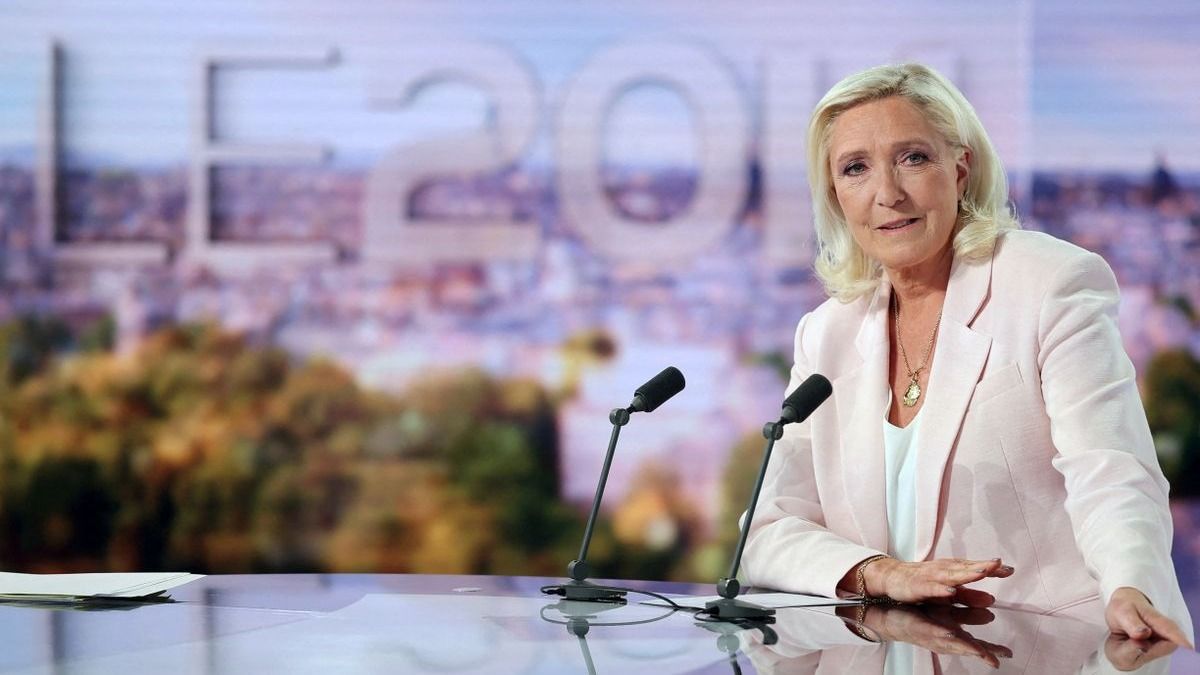 Égnek és bezárnak a francia iskolák, hatalmas a káosz – Marine Le Pen nagy lehetőséget kapott kitörni a karanténból