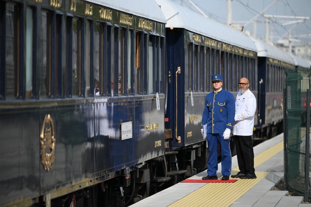 Historical Venice Simplon Orient Express train arrives in Turkiye vonat Orient Expressz