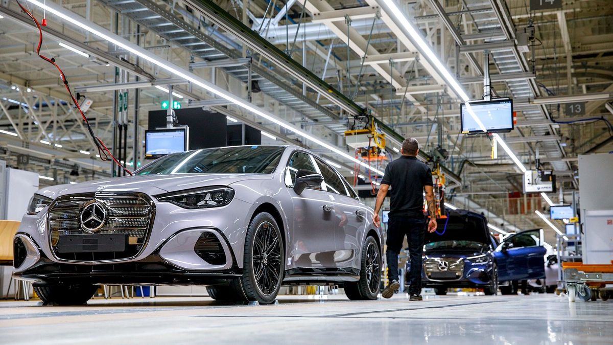 Ebben van minden reménye a magyar gazdaságnak: már nem bírja a kecskeméti Mercedes-gyár, szabályosan lerohanták – az összes új autót eladta