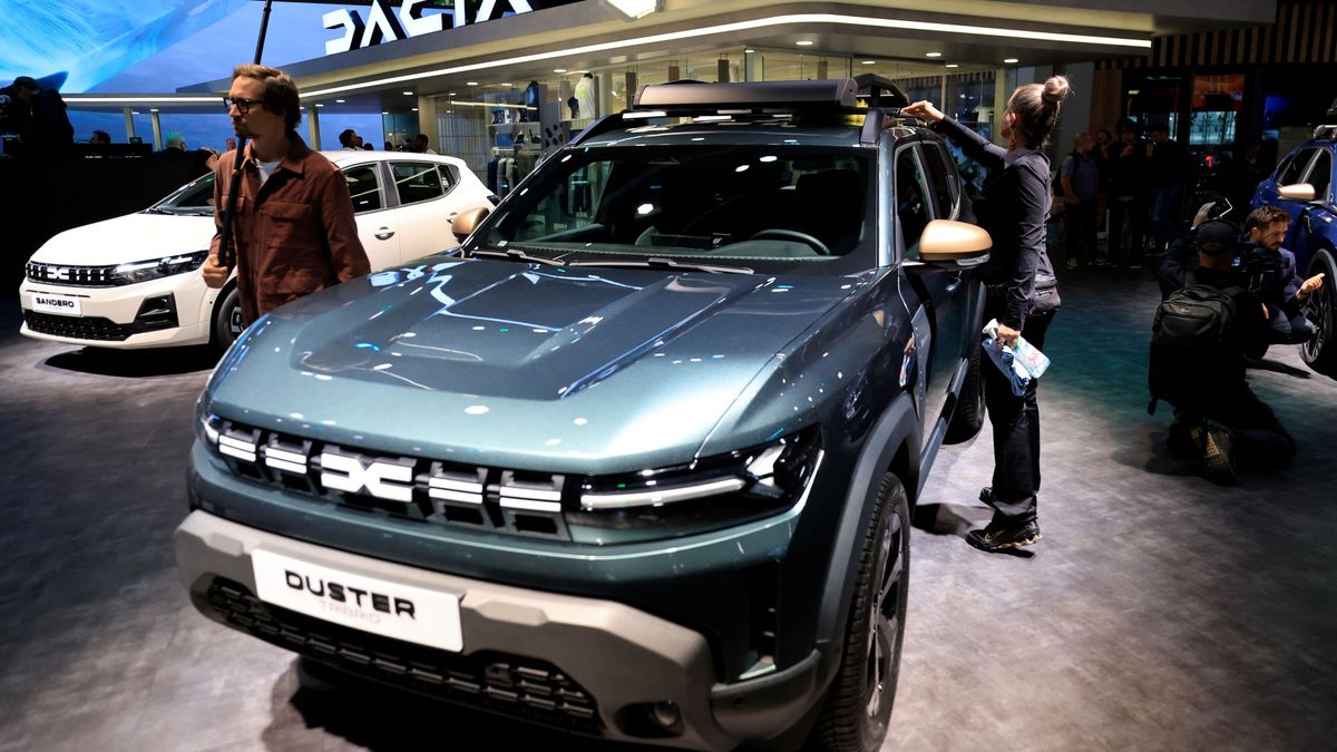 Megkongatta a vészharangot a Dacia-vezér: eltűnhet a népszerű autómárka – egyetlen egy dolgon múlhat a megmenekülése
