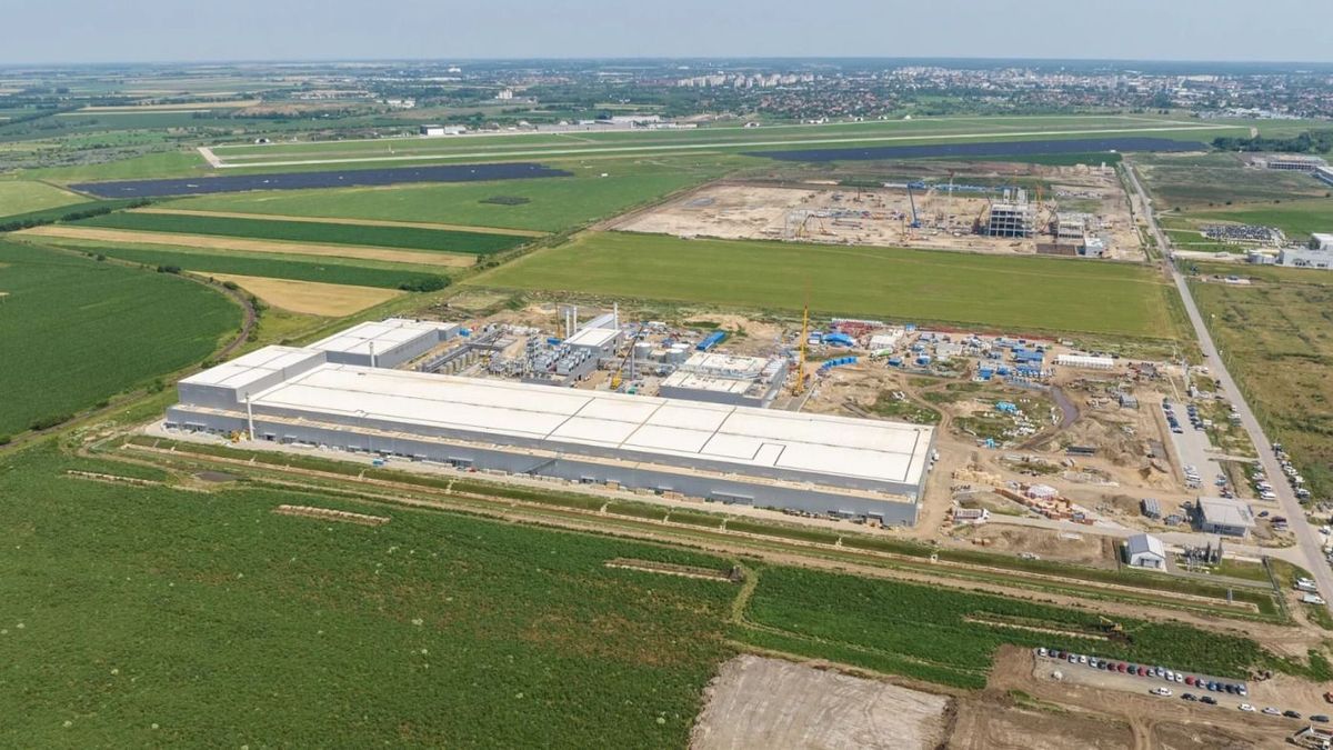 A teljes autóipar rettegve nézi, mi történik Magyarországon: leállt az óriási gyár, ellátási zavart okozott a világ másik felén – a Tisza éppen akkor durvul be, amikor beérik Orbán öröksége