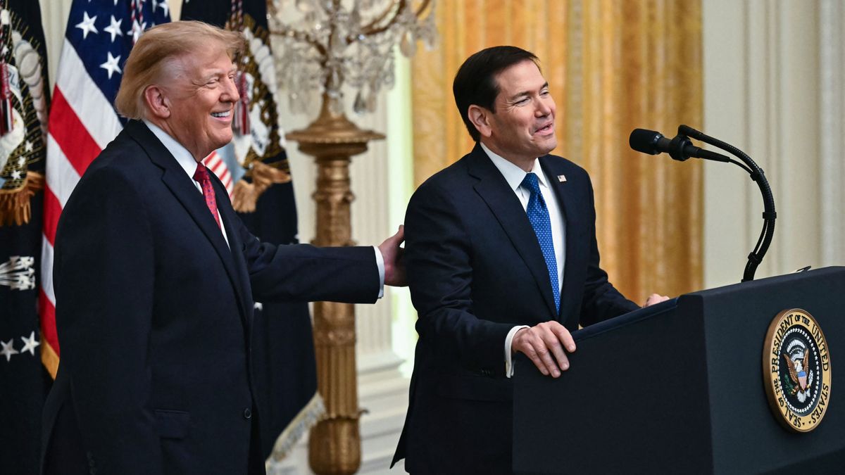 Ilyen nincs: hiába jelentették be, hogy eltörlik az Oroszország elleni szankciókat Donald Trumpék, az amerikai elnök teljesen váratlant húzott – még inkább átgondolják kicsit, „60 napunk van rá!"