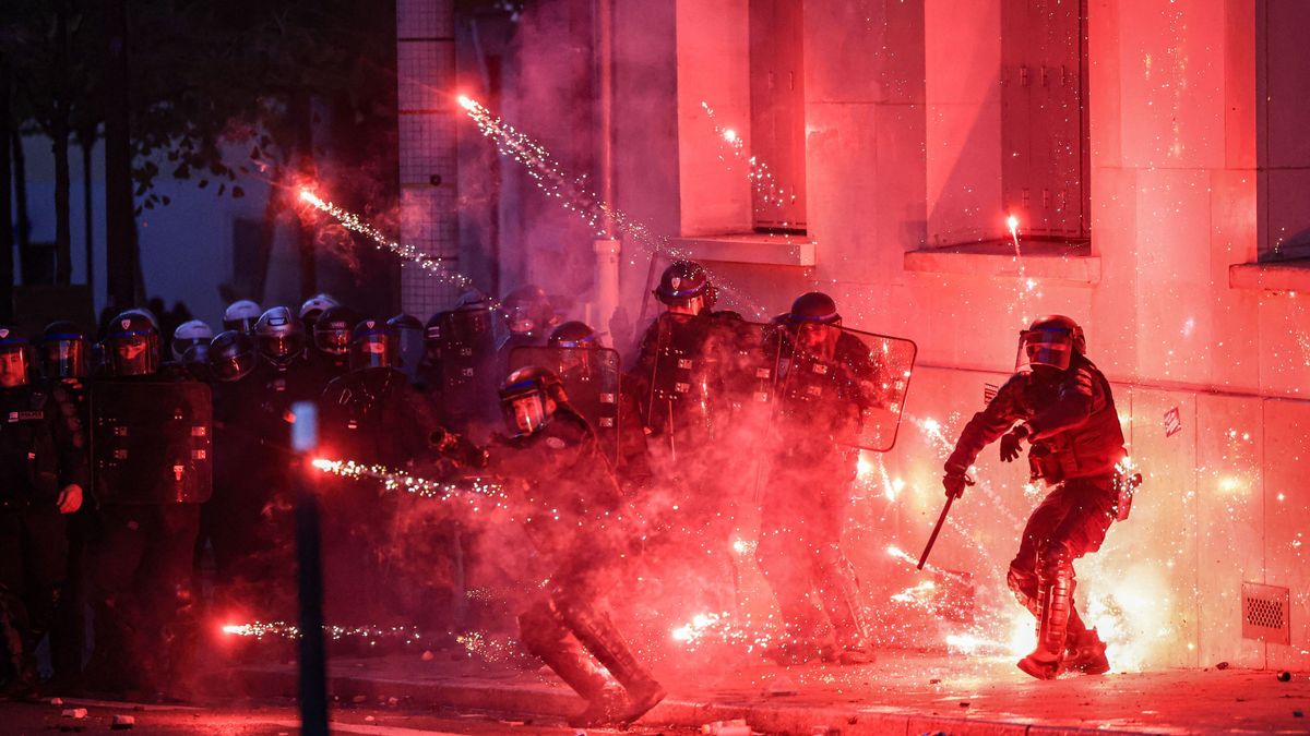 Tömeges letartóztatások Franciaországban: 320 ezren tüntettek, újra összecsaptak a rendőrökkel