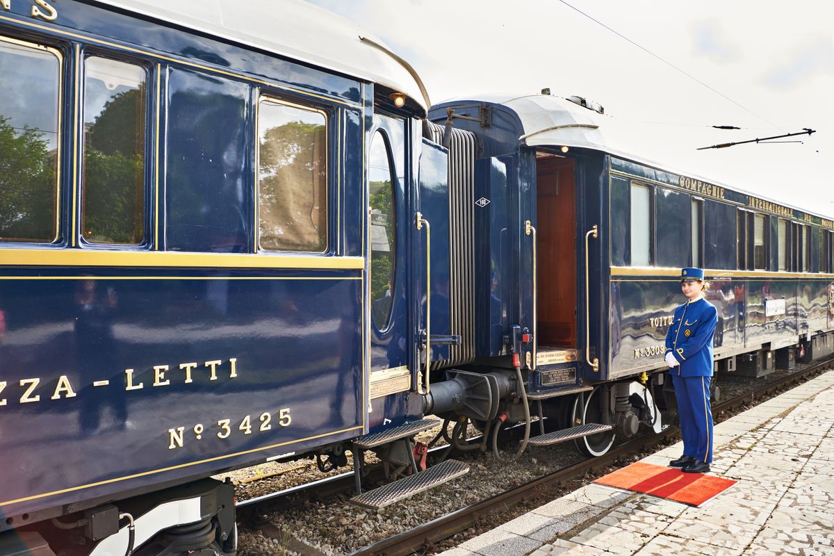 Varna,,Bulgaria,,June,06,,2023;,Orient,Express,Train,At,Railway vonat Orient Expressz