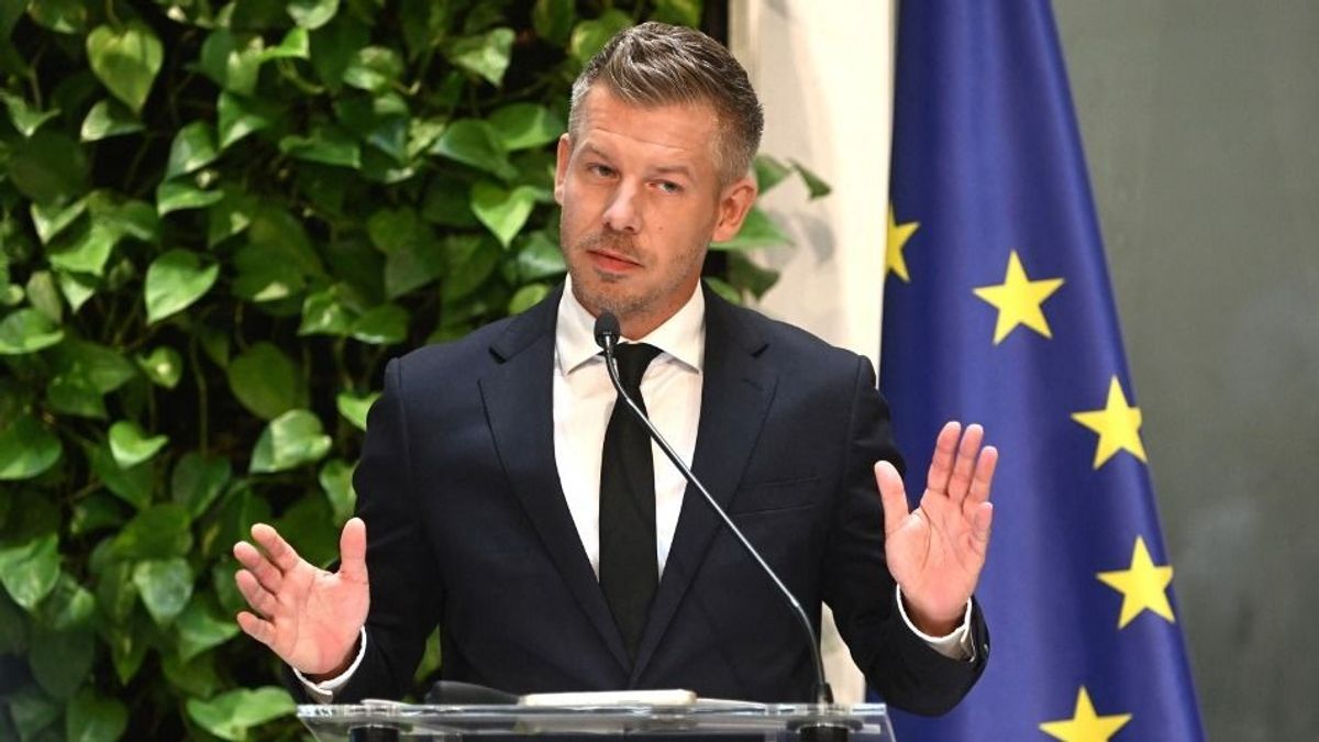 Rendkívüli bejelentés: Magyar Péter most közölte az adóemelés részleteit, ennyit kell fizetnie a katásoknak 2027-től – ők kapnak azonnali kedvezményt