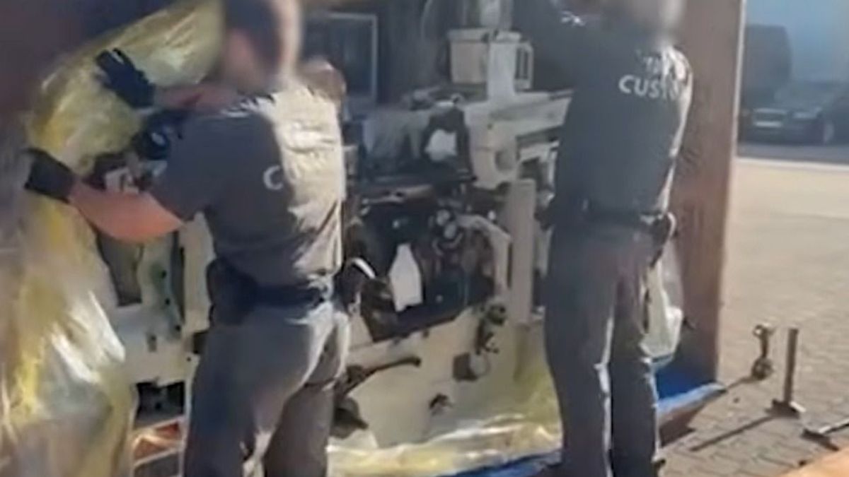 Ismert influenszer került a NAV hálójába: óriási dohánygyárra bukkantak a nyomozók – videó