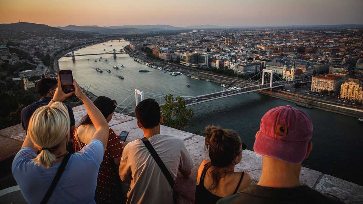 Bőven az EU-átlag alatt költenek a turisták, ha Magyarországra látogatnak: teljesen megújul az országimázs, új turizmus-stratégia készül – ez lehet a kitörési pont a fekete nap után