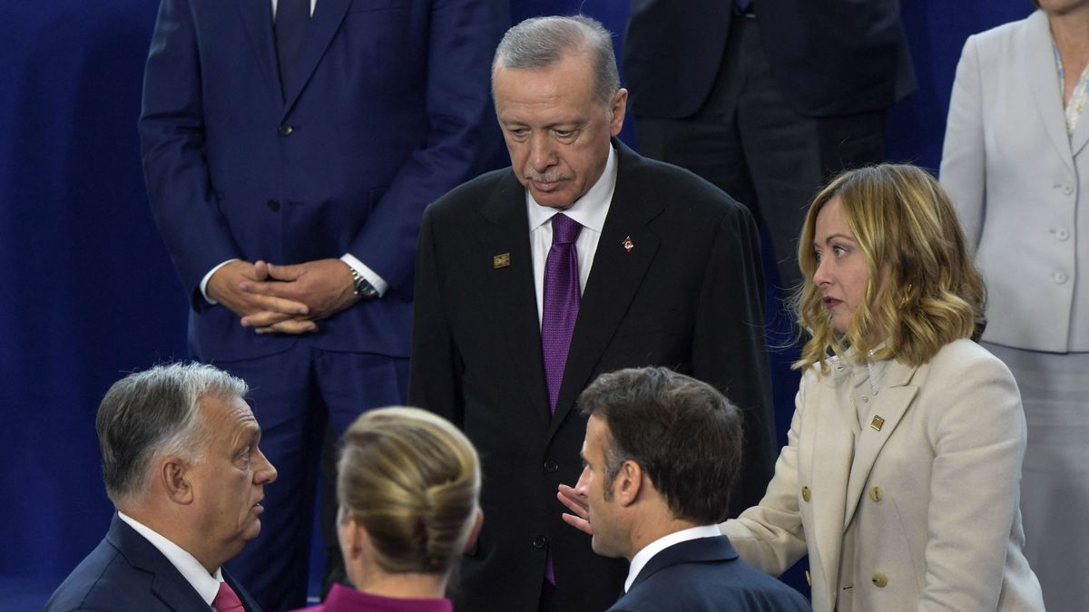 Ezen most meglepődhetett Orbán Viktor: akcióba lépett a nagy szövetségese az ENSZ főtitkári kinevezésért, óriási a kavarodás – megmondta a francia elnöknek, mit akar