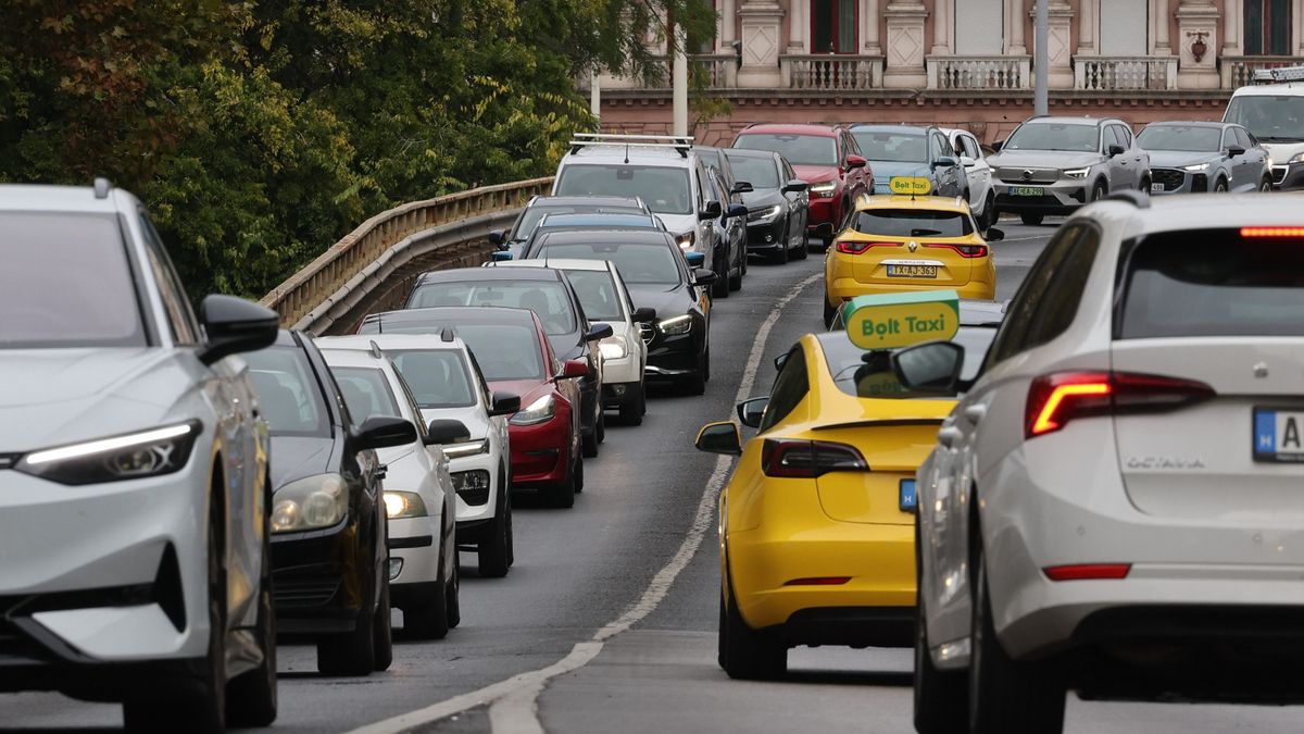 Semmi nyoma az őszi szünetnek: Budapest ismét elesett, az agglomerációban is káosszal indult a hét – most jön csak a java, felkészül: M1-M7