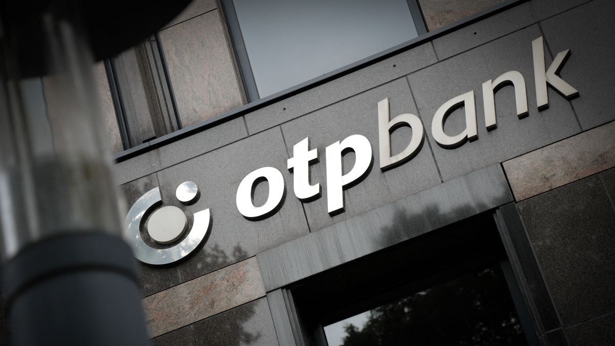 Nagyon figyel az OTP: Putyin engedélyt adott a nagy bank eladására, így vonulnak ki Oroszországból – ez lehet a minta Csányi Sándorék előtt?