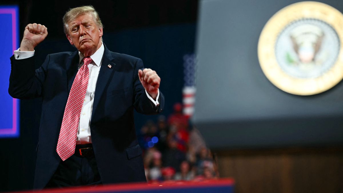 Zelenszkij most fog teljesen elszabadulni: Trump meghökkentő kijelentést tett, szerinte Oroszország „jól bánik” Ukrajnával