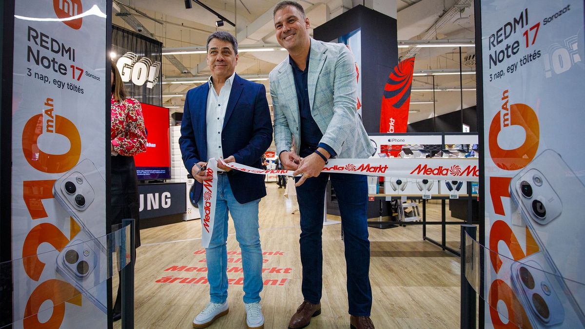 MediaMarkt üzlet Allee Mihók György áruházigazgató és Szilágyi Gábor ügyvezető