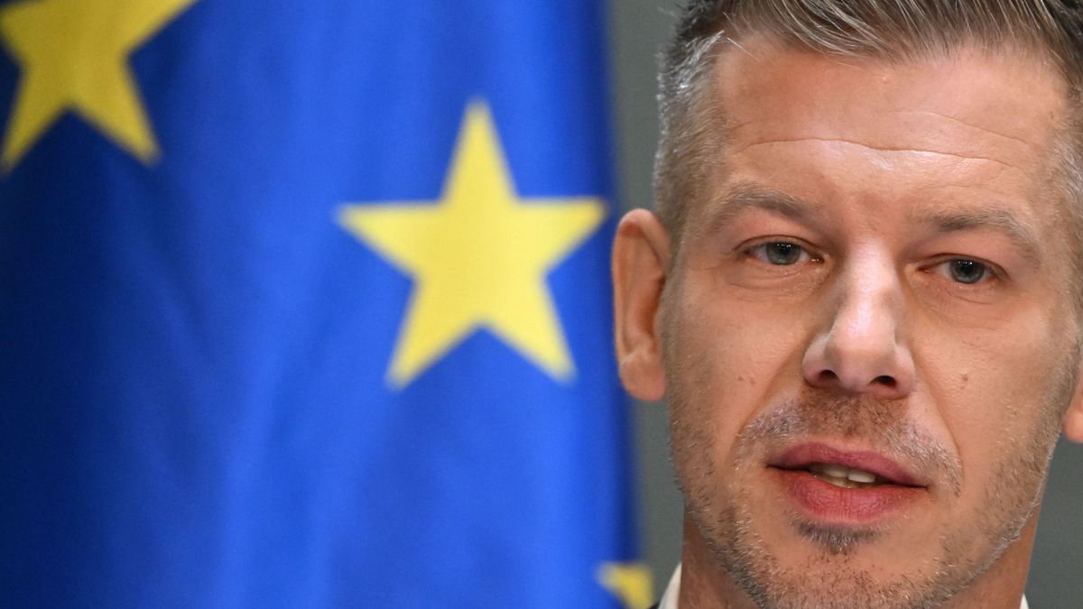Most lett elege az ÁSZ-nak, kíméletlenül helyre tették Magyar Pétert: semmi nem úgy volt a Déli Körvasútnál, mint mondták – „Hasznos lenne, ha nem csak tízig elszámolna, de tájékozódna is”