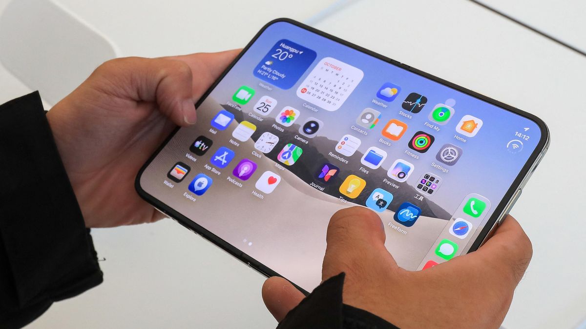 Kétezer dollárért ilyennek nem szabadna megtörténnie: máris repedezik az iPhone Duo kijelzője, az Apple egyelőre nem is tudja javítani