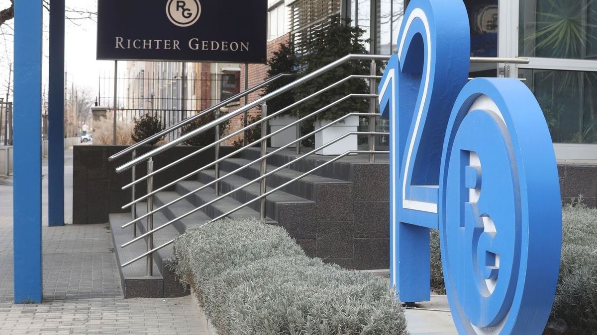 Tövig nyomta a gázt a Mol és a Richter, drágult az OTP is, de betlizett a forint
