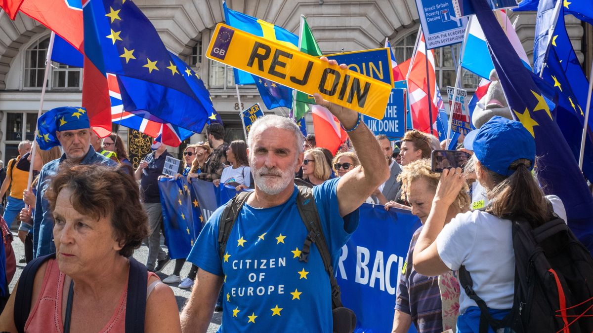 Betett a Brexit: Lengyelország lett az új London, a magyarok Ausztriát választják – de a franciák már visszahívnák a briteket
